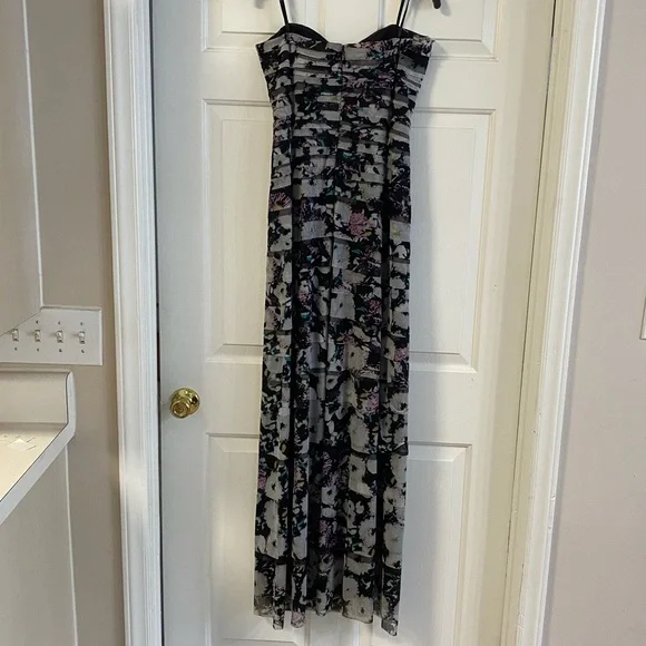 Women’s Strapless Formal Dress - Picture 2 of 8